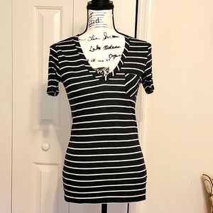 Vans Black and white striped V neck t shirt, Sz Sm